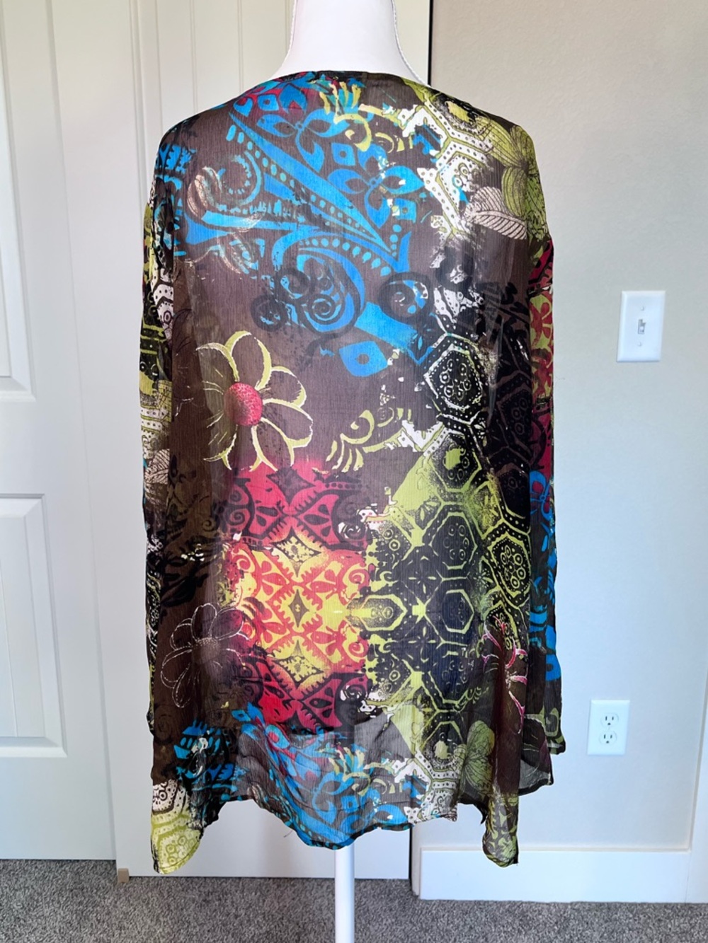 Chico’s 100%Silk Sheer tunic V-neckline 3/4 sleeves Floral Geometric Sz 3 XL 16 - Picture 3 of 9